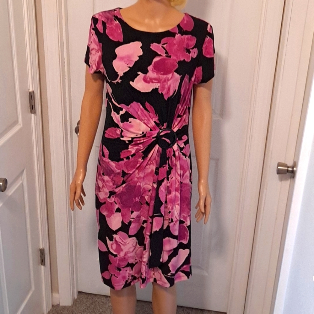 Ellen Tracy Pink and Black Short Sleeve Floral Dress with Ruching Belted Waist